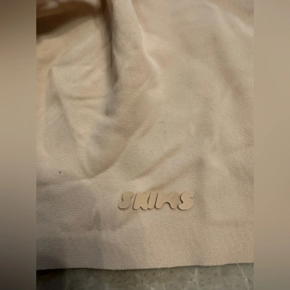 SKIMS NAKED PLUNGE BRALETTE - Picture 6 of 10